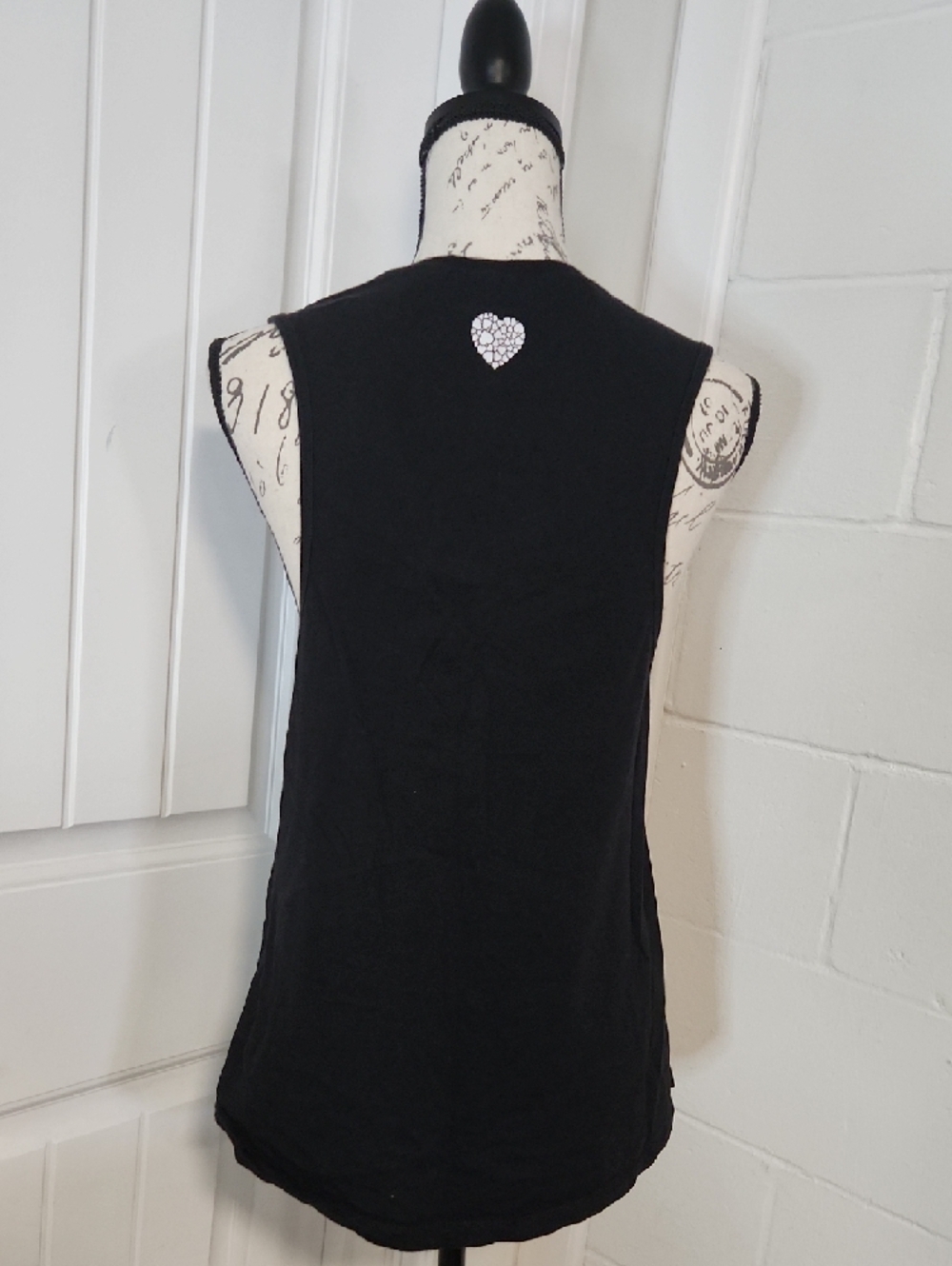 Black Women's Tank with Rainbow LOVE Graphic USA Strong Size Large EUC - Picture 3 of 5